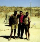 Gruppo di persone nel deserto